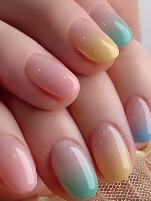 Short Elliptical Rainbow Gradient Design Manicure Set Press-On Nails